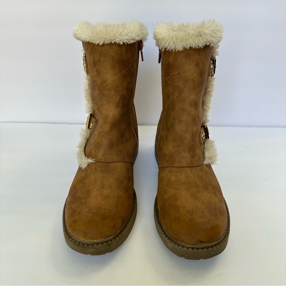 GBG Los Angeles 7 Women's Garit Lug Sole Tan Furry Gold Buckle Accent Boots - Picture 2 of 11